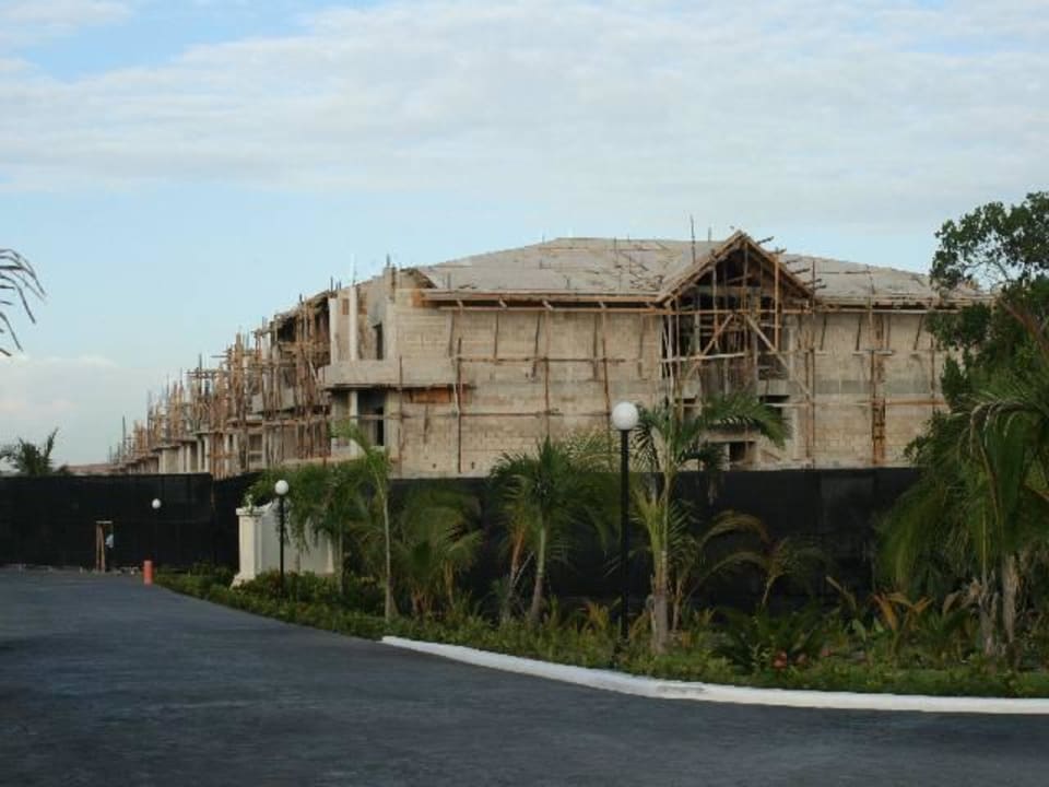 Baustelle zwischen Club Premier und Ambar Bahia Principe Luxury Ambar