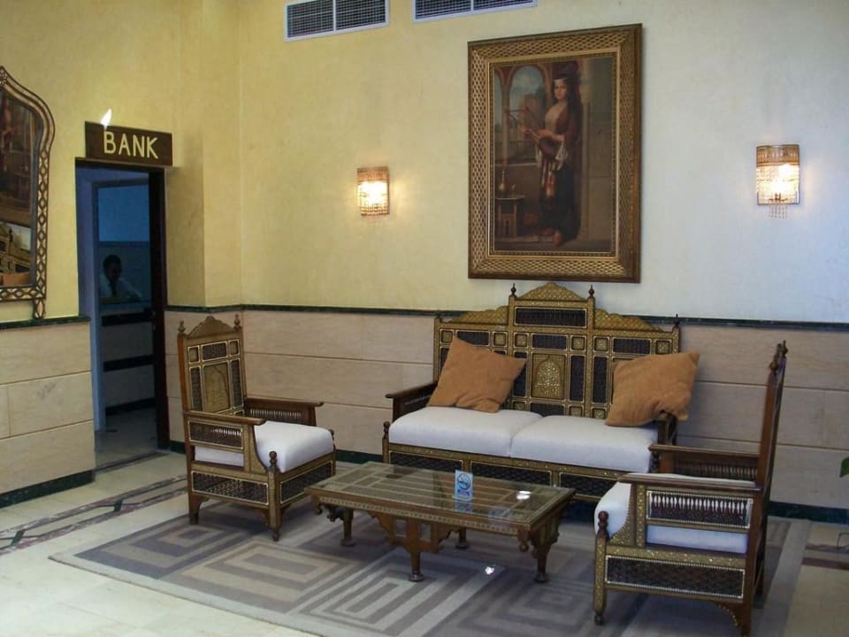 Überall königliche Sitzgelegenheiten  Pickalbatros Alf Leila Wa Leila Resort - Neverland Hurghada