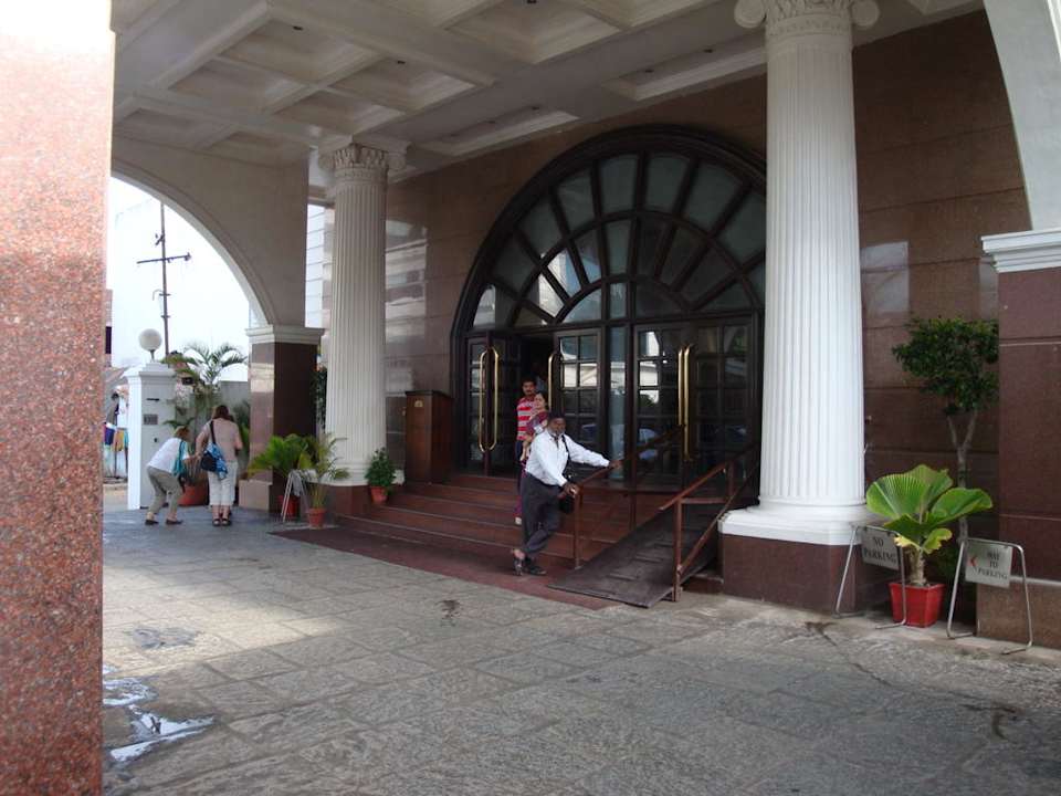 Porche d'entrée Hotel Anandha Inn Pondicherry