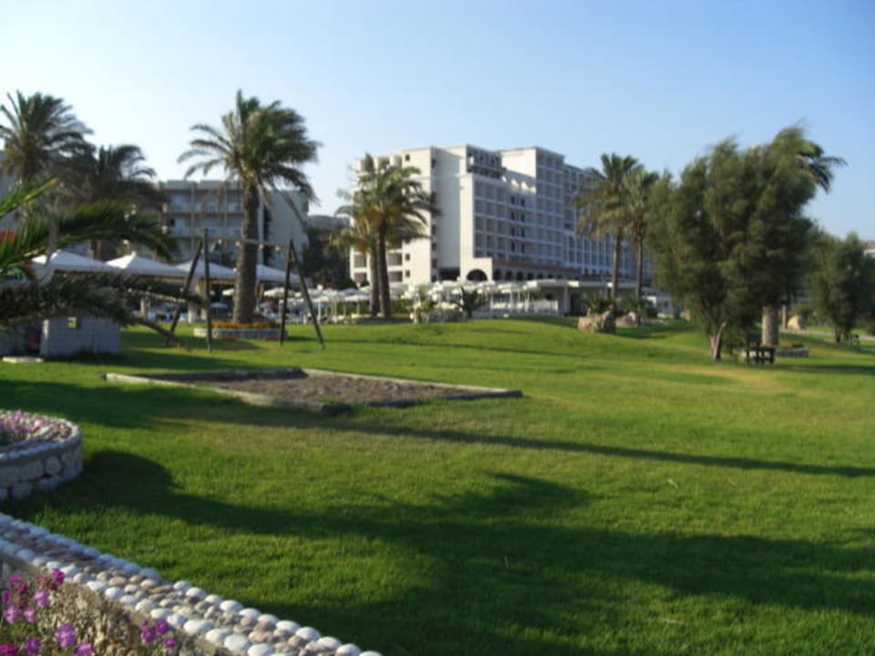 Blick über die Anlage zum Hotel Rodos Palladium Leisure & Wellness