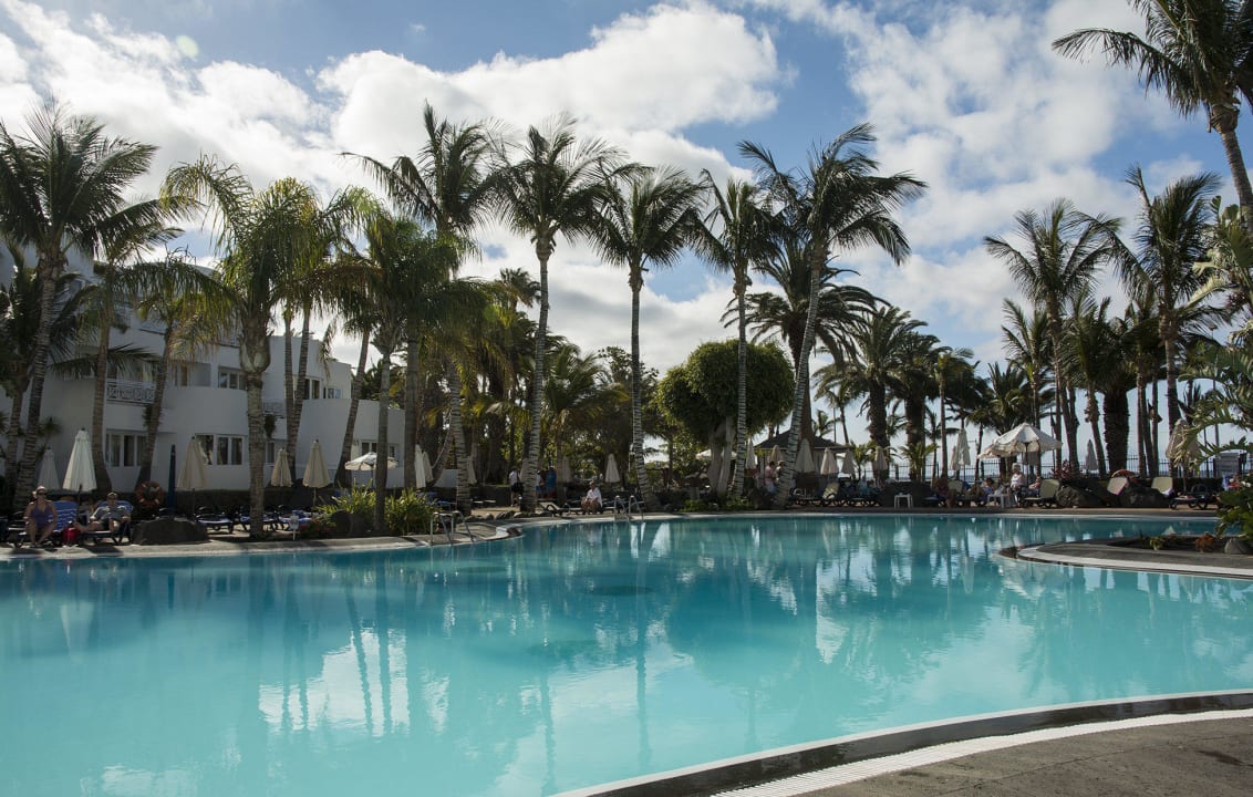 Von Palmen umgeben Hipotels La Geria