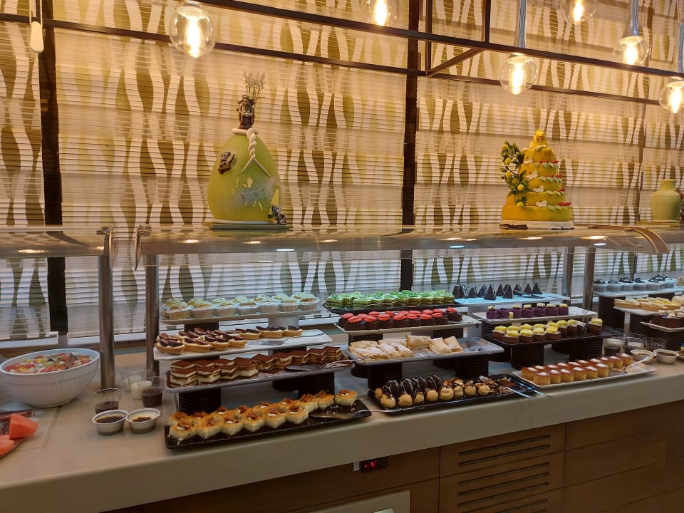 Gastro Saturn Palace Resort Hotel