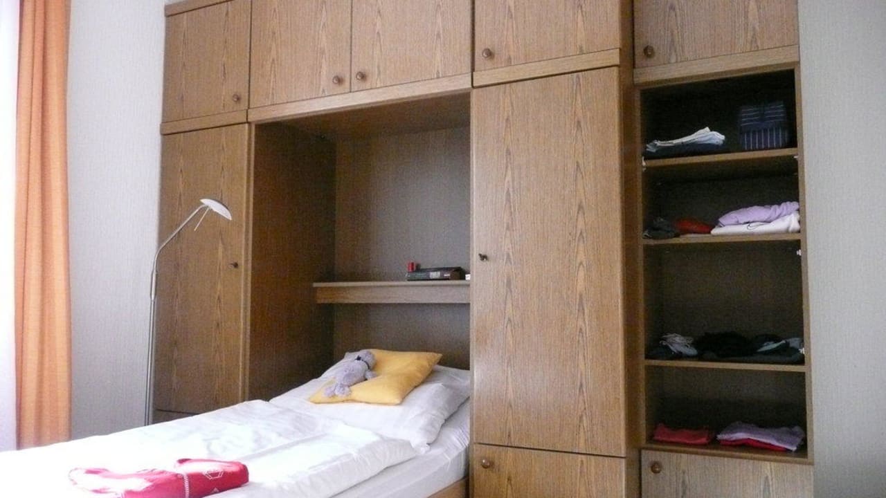 Klappbett mit Schrankwand Hotel Seeschlößchen