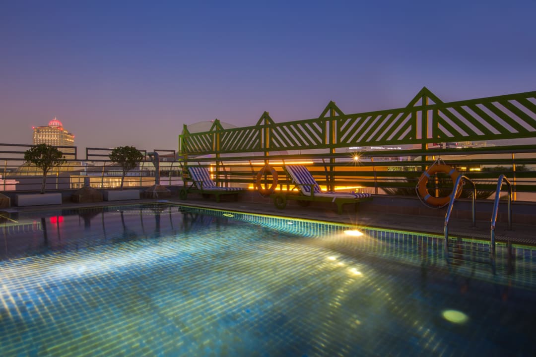 Pool MENA ApartHotel Albarsha