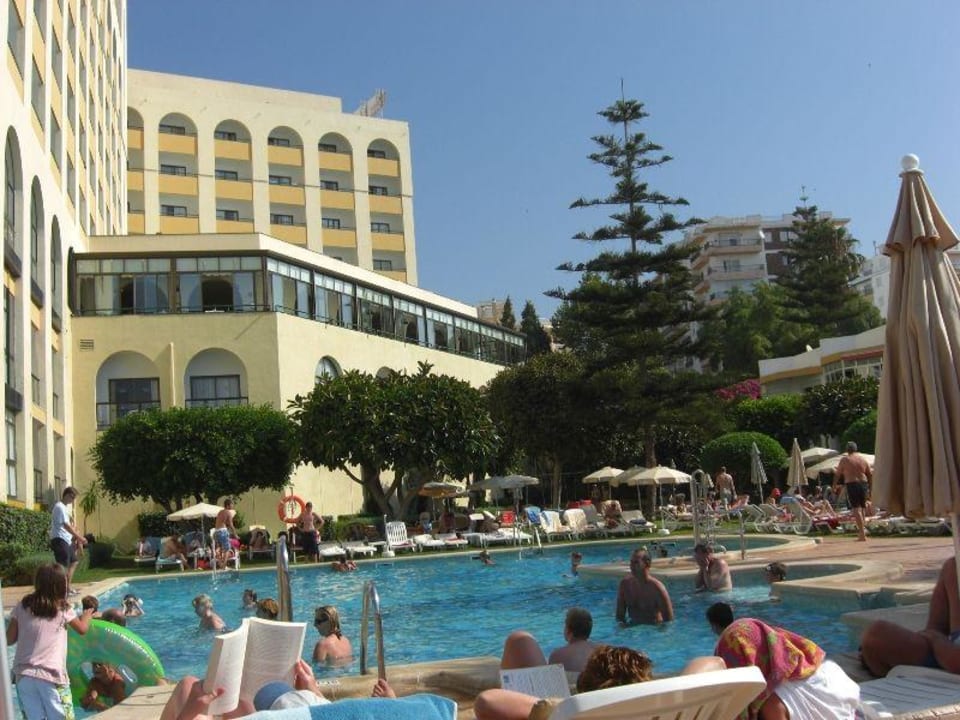 Blick vom Pool auf Hotel und Speisesaal Hotel Riu Monica - Adults only