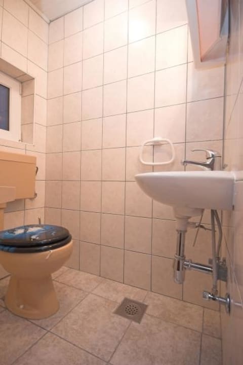 WC Apartments Bracic