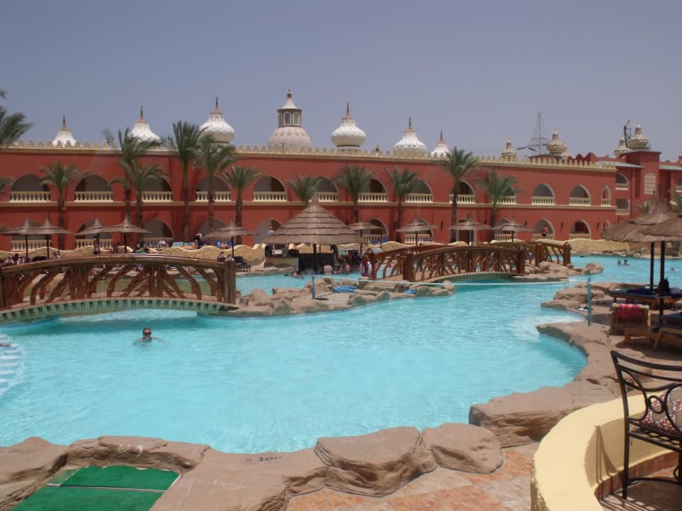 Basen z barem wodnym Pickalbatros Alf Leila Wa Leila Resort - Neverland Hurghada