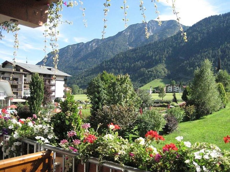 Aussicht vom Balkon nach links  Verwöhnhotel Kristall