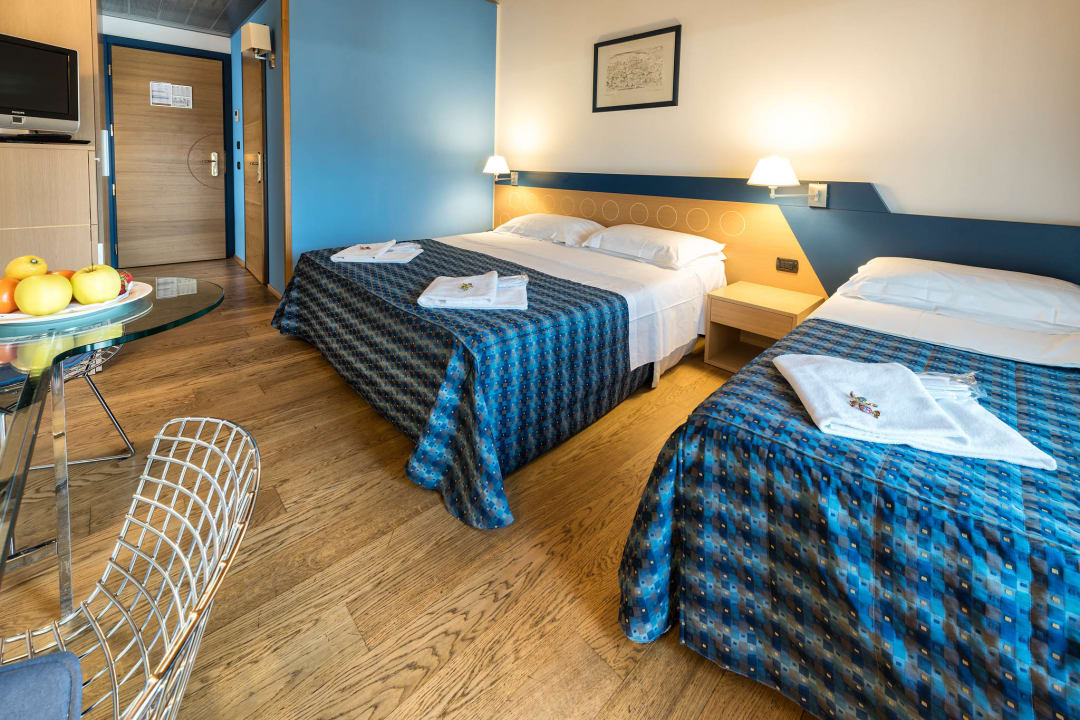 Zimmer West Point Airport Hotel