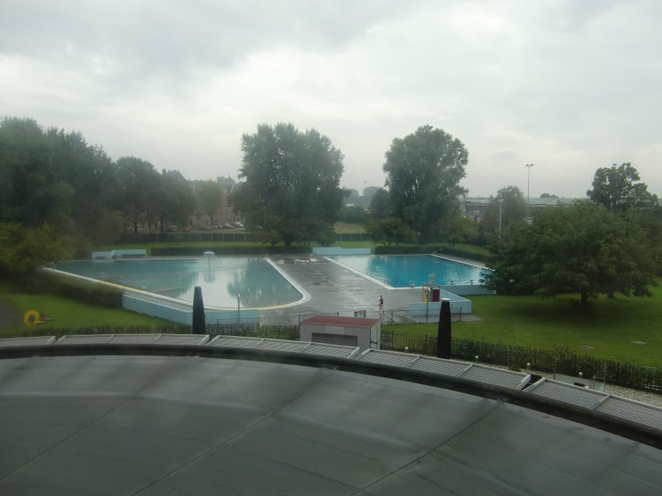 Ausblick auf den Außenpool WestCord Art Hotel Amsterdam 3-Star