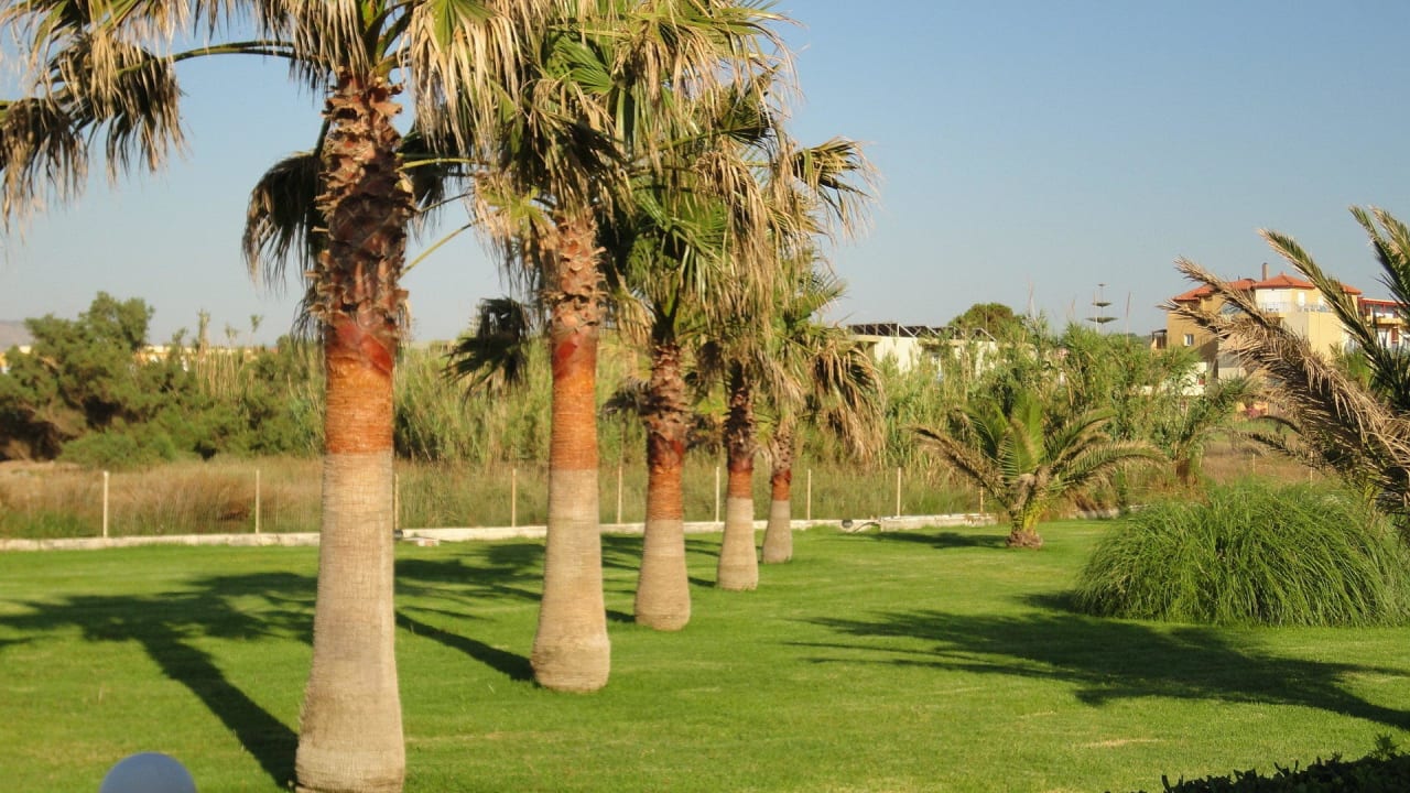 Weg zum Strand Vantaris Palace