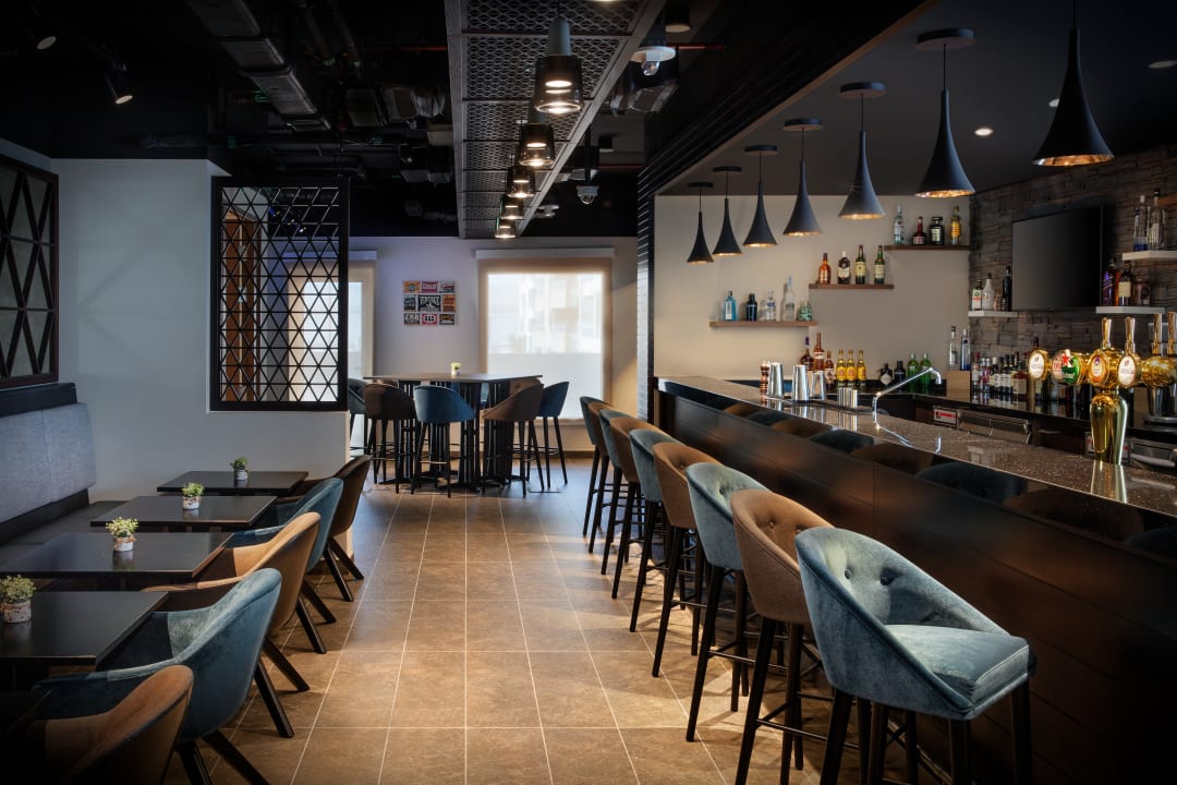 Gastro Hampton By Hilton Dubai Al Barsha