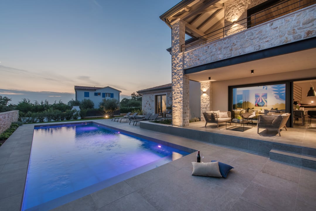 Pool Exclusive Living LUXURY ESTATE & VILLAS