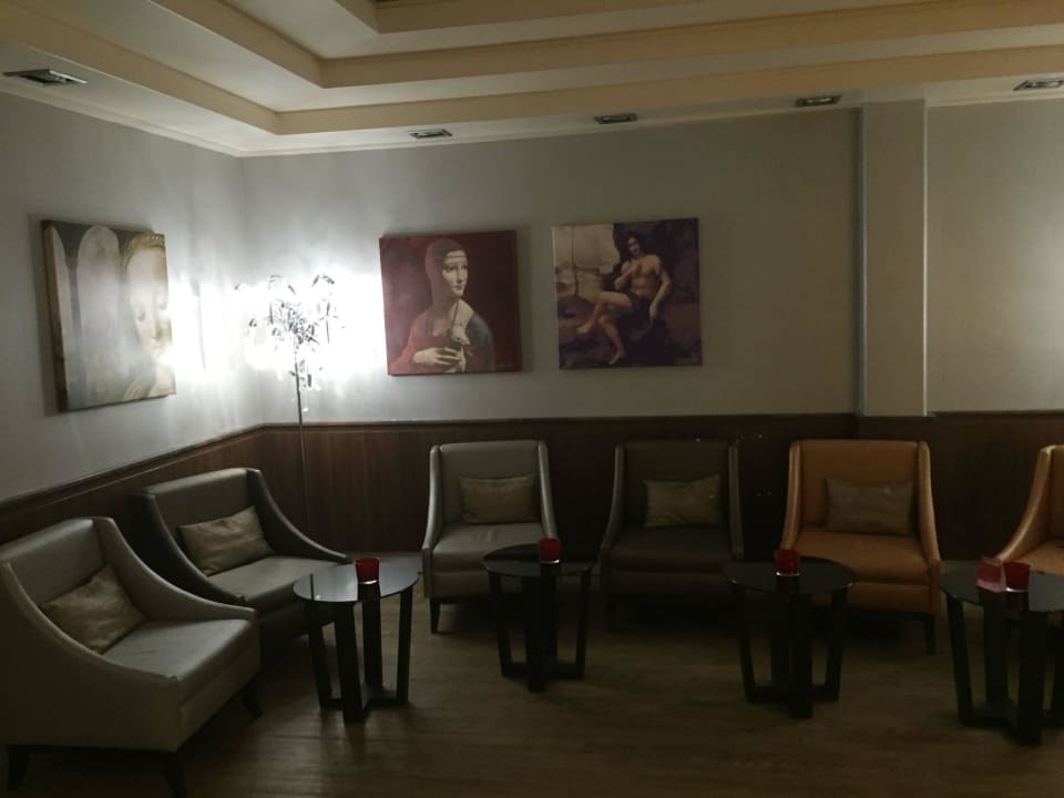 В лобби отеля Leonardo Royal Hotel Baden-Baden