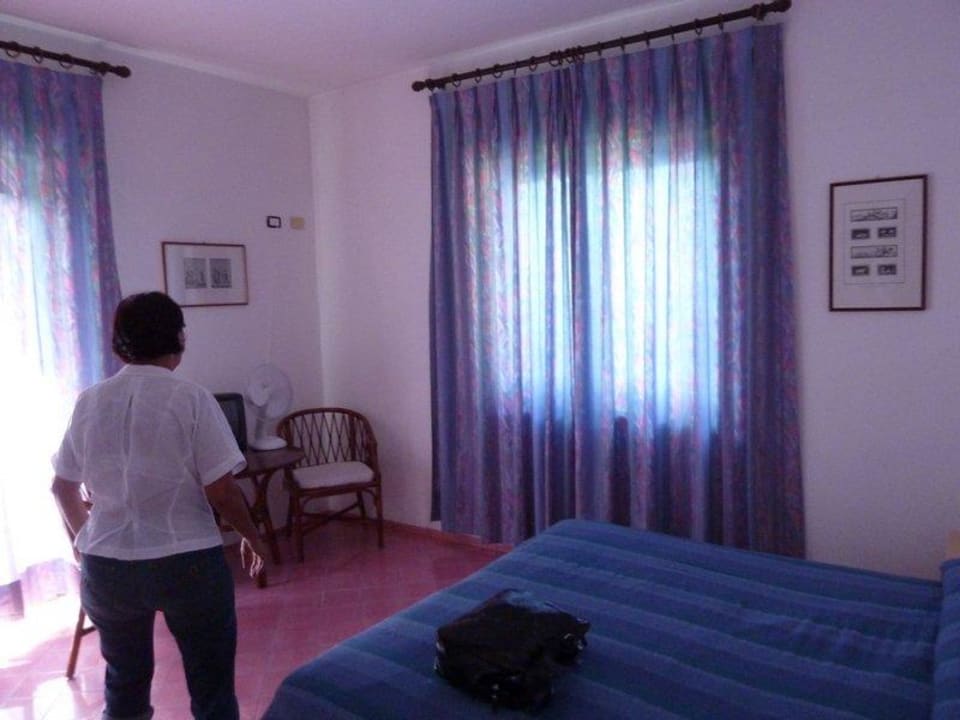 Ein schönes großes Zimmer Nummer 13 von Hotel Des Hotel Desiree