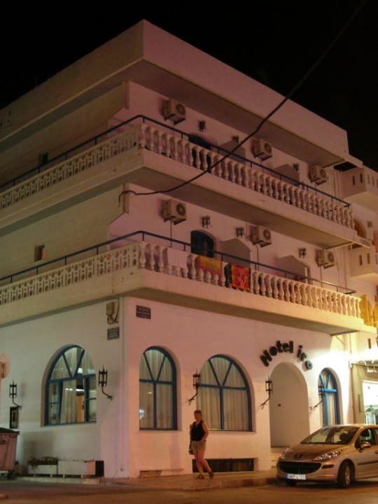 Hotel do strony ulicy Hotel Iro