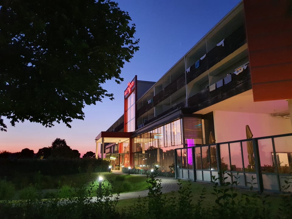 Außenansicht All In Red Thermenhotel