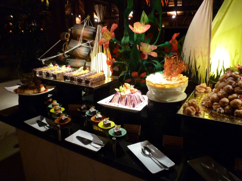 Funama Buffet Restaurant Vilamendhoo Island Resort & Spa