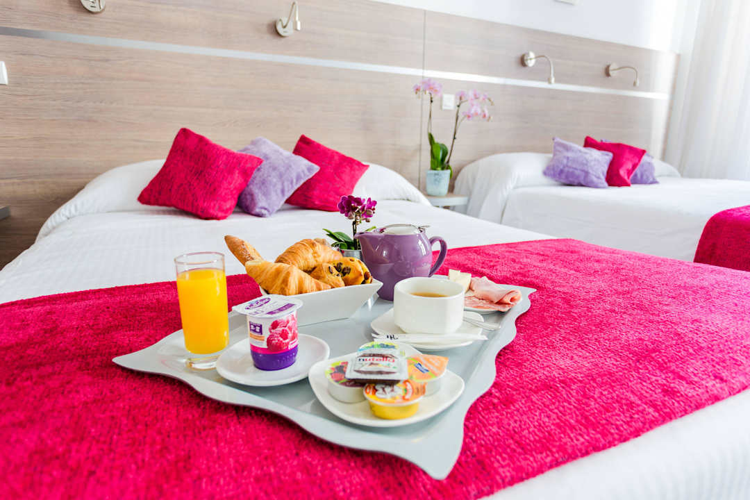 Petit Déjeuner en chambre Hotel De l'Europe Grenoble Hyper Centre