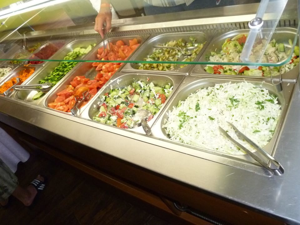 Jeden Tag frische leckere Salate Hotel Bilyana Beach