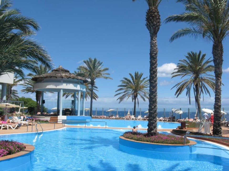 Poolanlage des Hotels Pestana Grand Ocean Resort