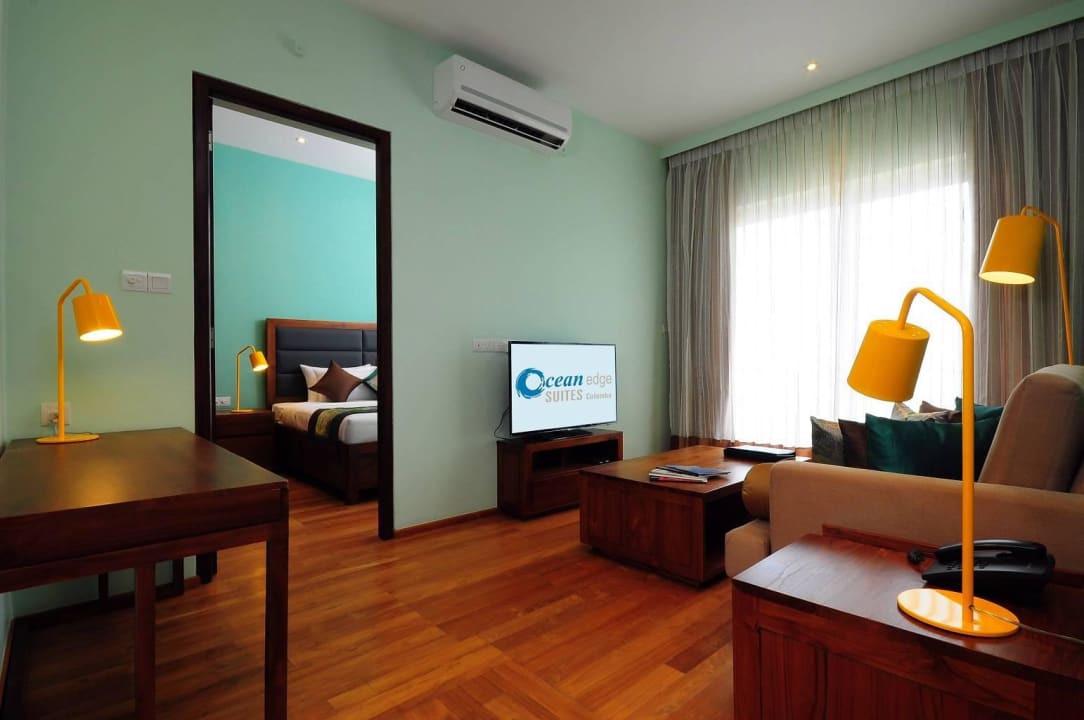 DeluxeRoom Ocean Edge Suites Colombo
