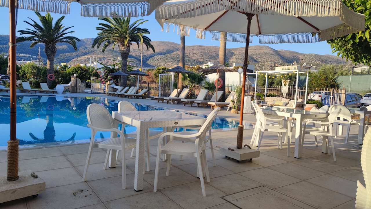 Außenansicht Stelio's Gardens