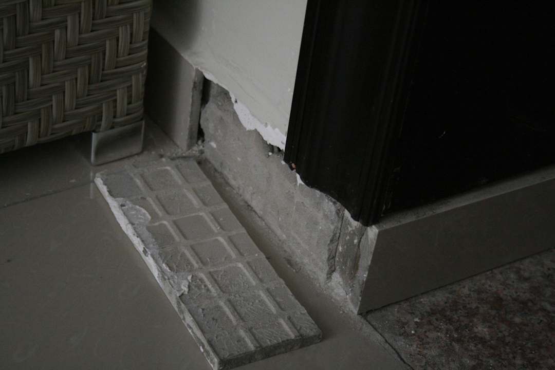 Kaputte Sockelfliese Lella Meriam Hotel & Club