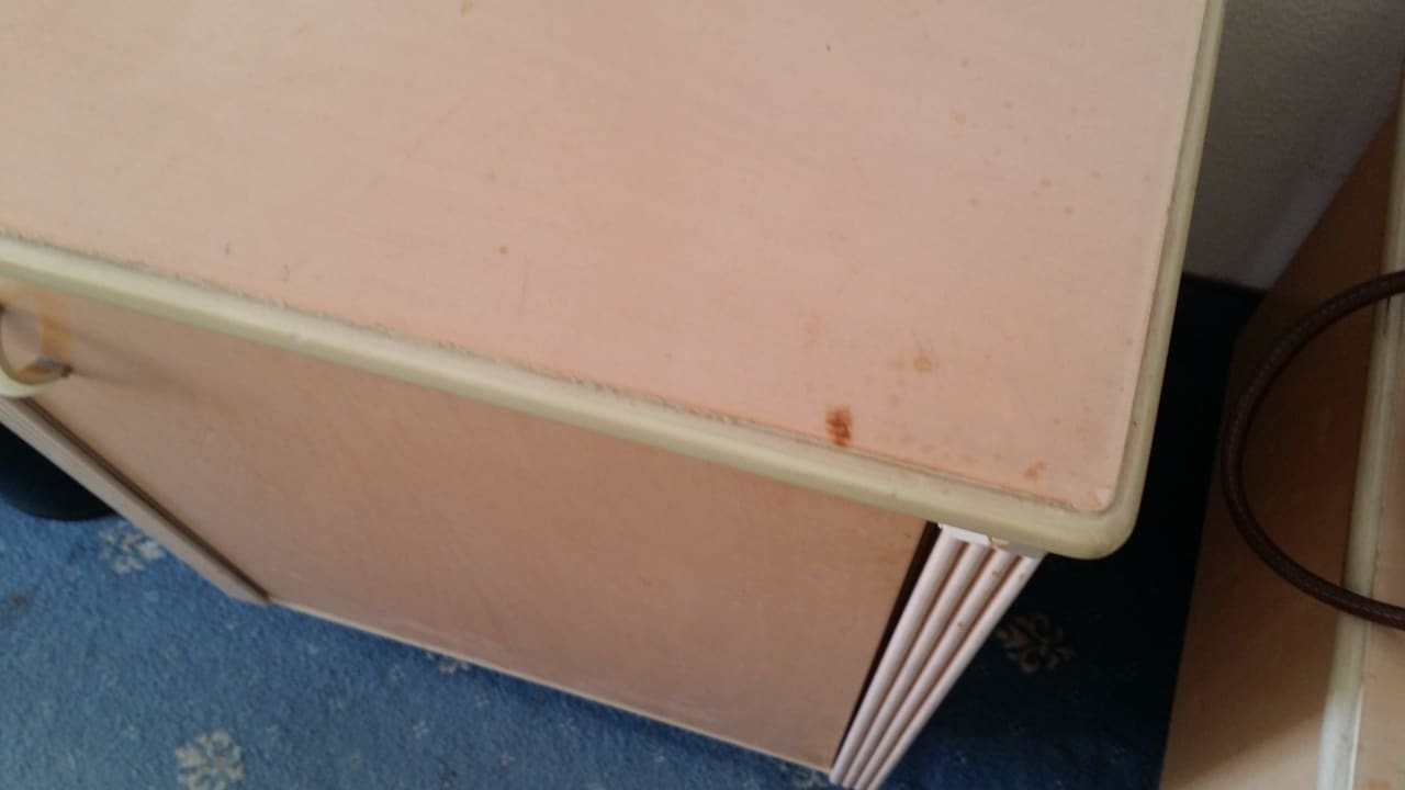 Kommode mit Brandflecken Hotel El Mouradi Djerba Menzel