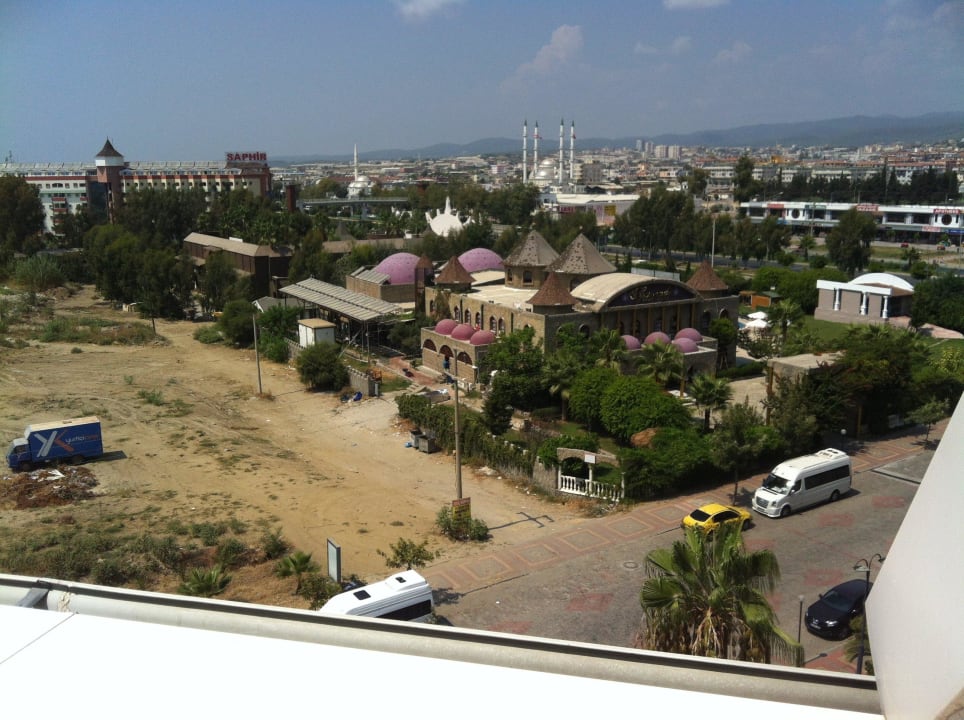 Ausblick auf die benachbarte Disco Hotel Royal Garden Beach