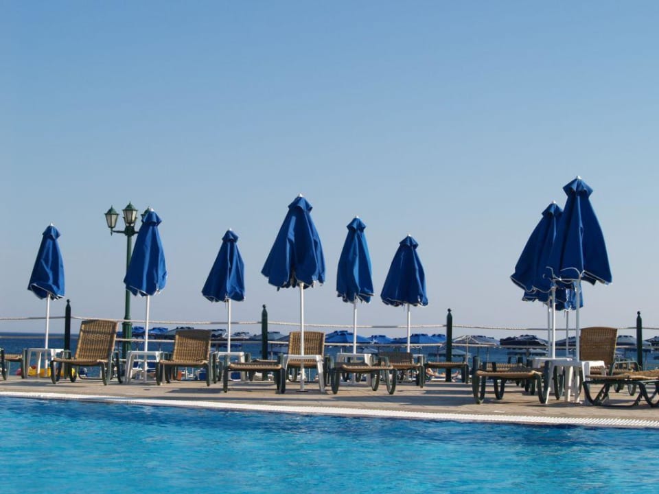 Blick vom Pool ans Meer Lindos Princess Beach Resort & Spa