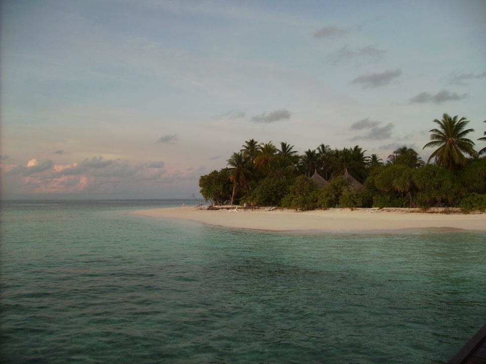 Ausblick von den Wasserbungis Angaga Island Resort