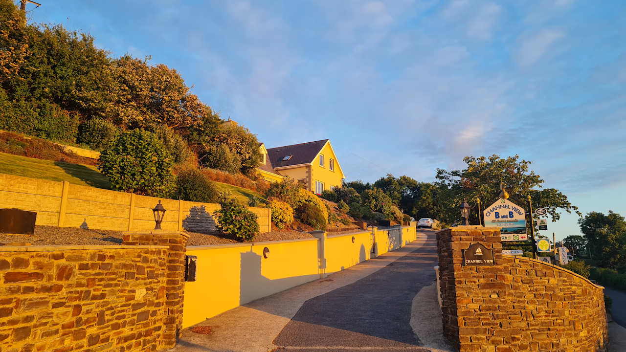 Außenansicht Bed & Breakfast Channel View