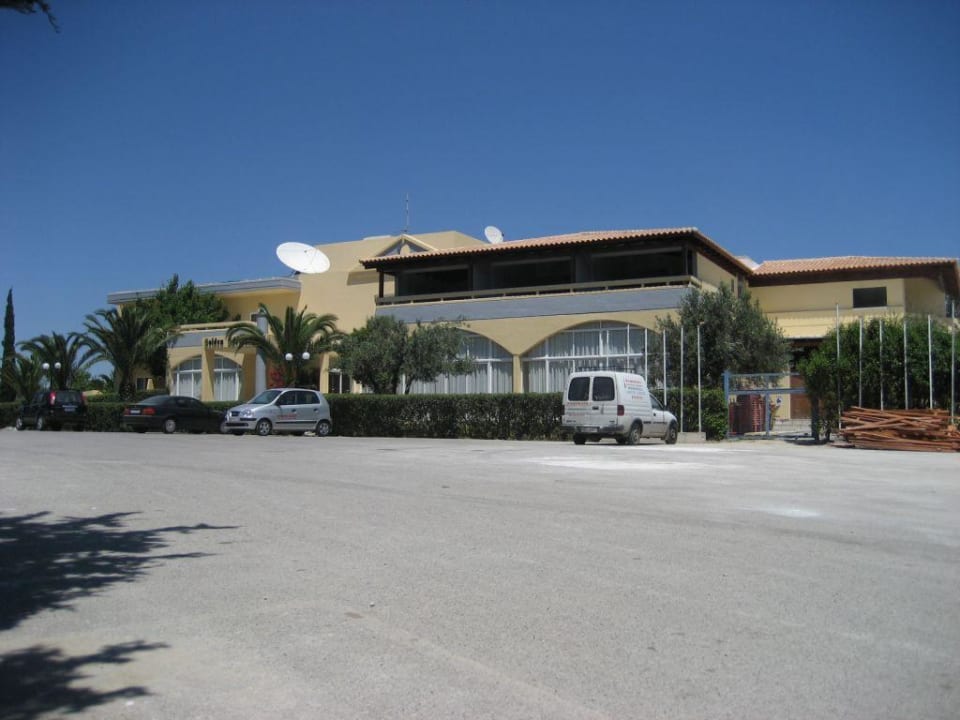 Eingang vom Parkplatz aus Hotel Golden Odyssey