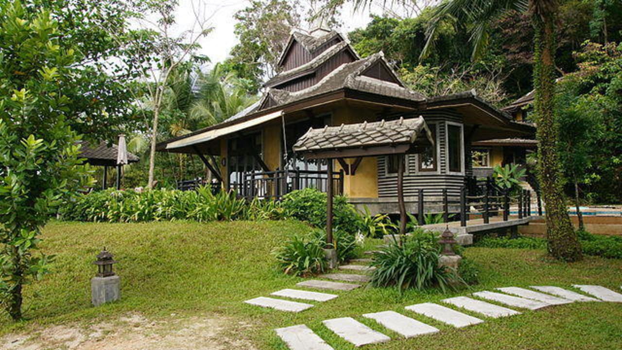 Unser Bungalow direkt am Meer Moracea by Khao Lak Resort