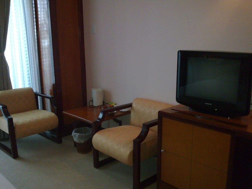 Zimmer - genügend Platz hatten wir! TTC Hotel - Premium Can Tho