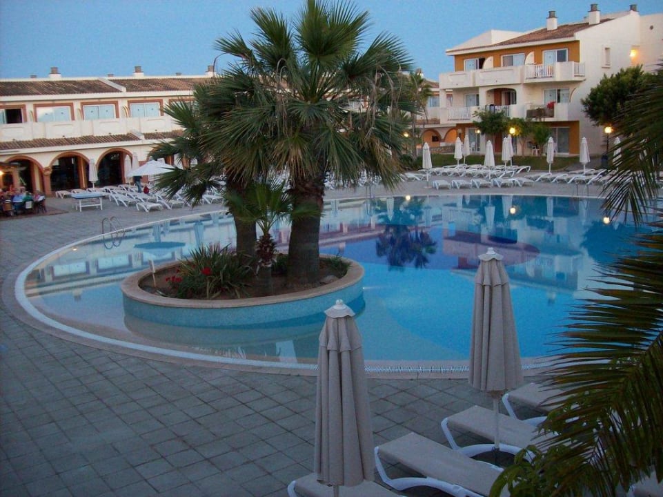 Der eine von den beiden Pools blau punta reina