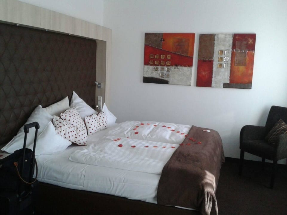 Dekoriertes Bett Parkhotel Bilm im Glück
