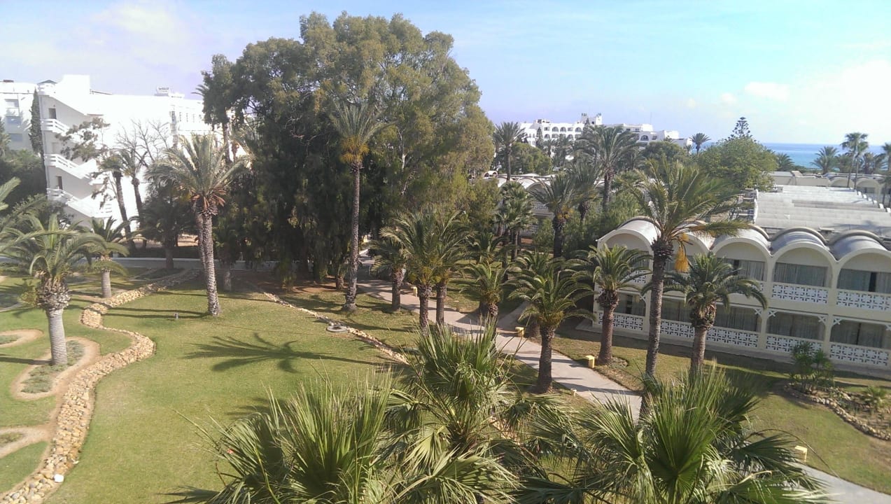 Gartenanlage mit Blick zum Hotel Marhaba Hotel Marhaba Club