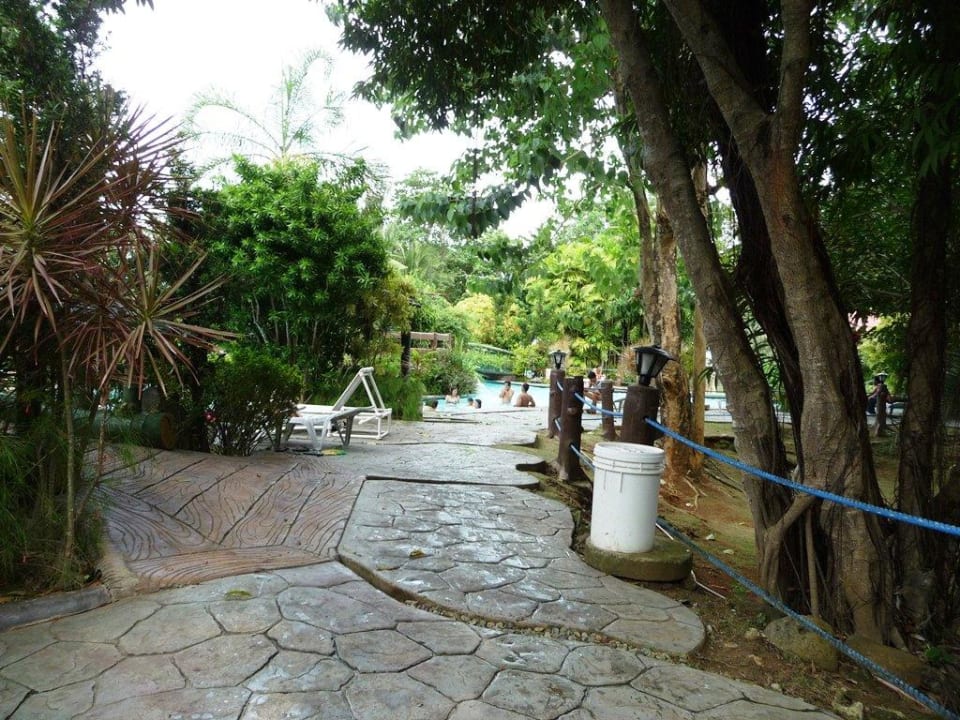 Weg zum Pool Hotel Tambuli Beach Club