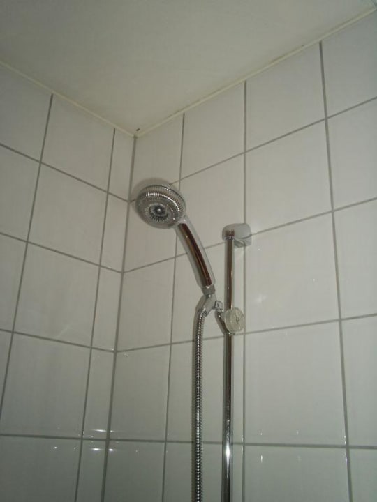 Duschkopf mit braunen Rändern an der Decke AKZENT Hotel Aufkirchen