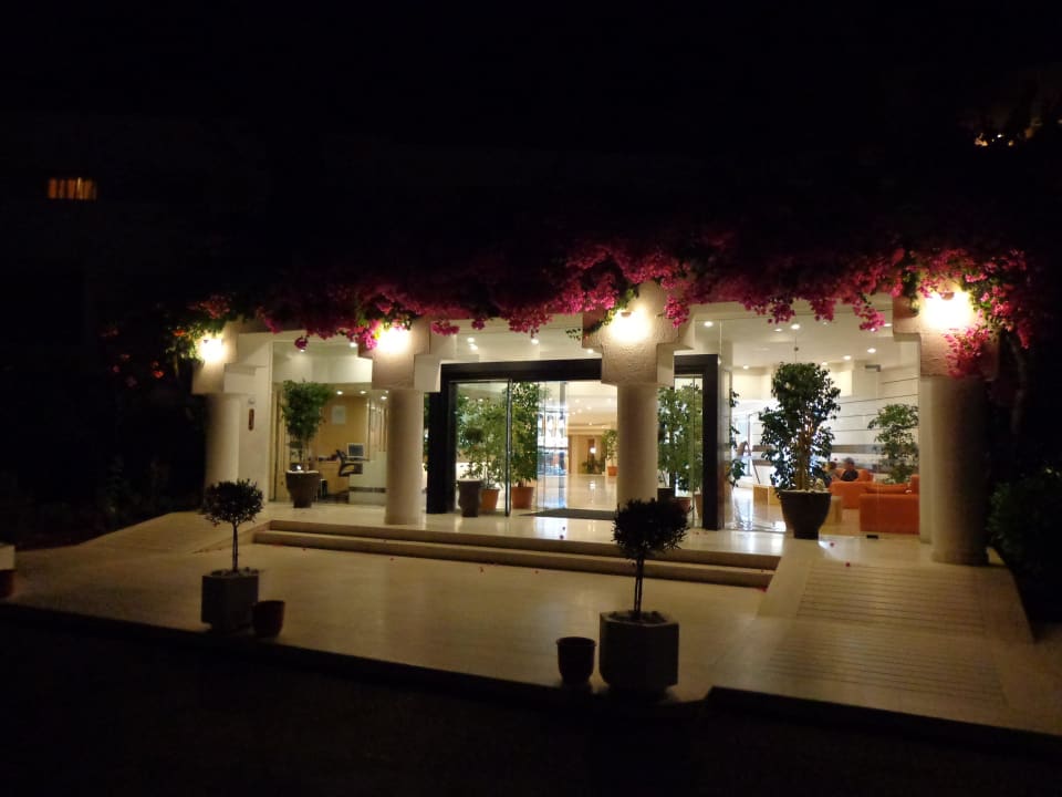 Eingang Anissa Beach & Village