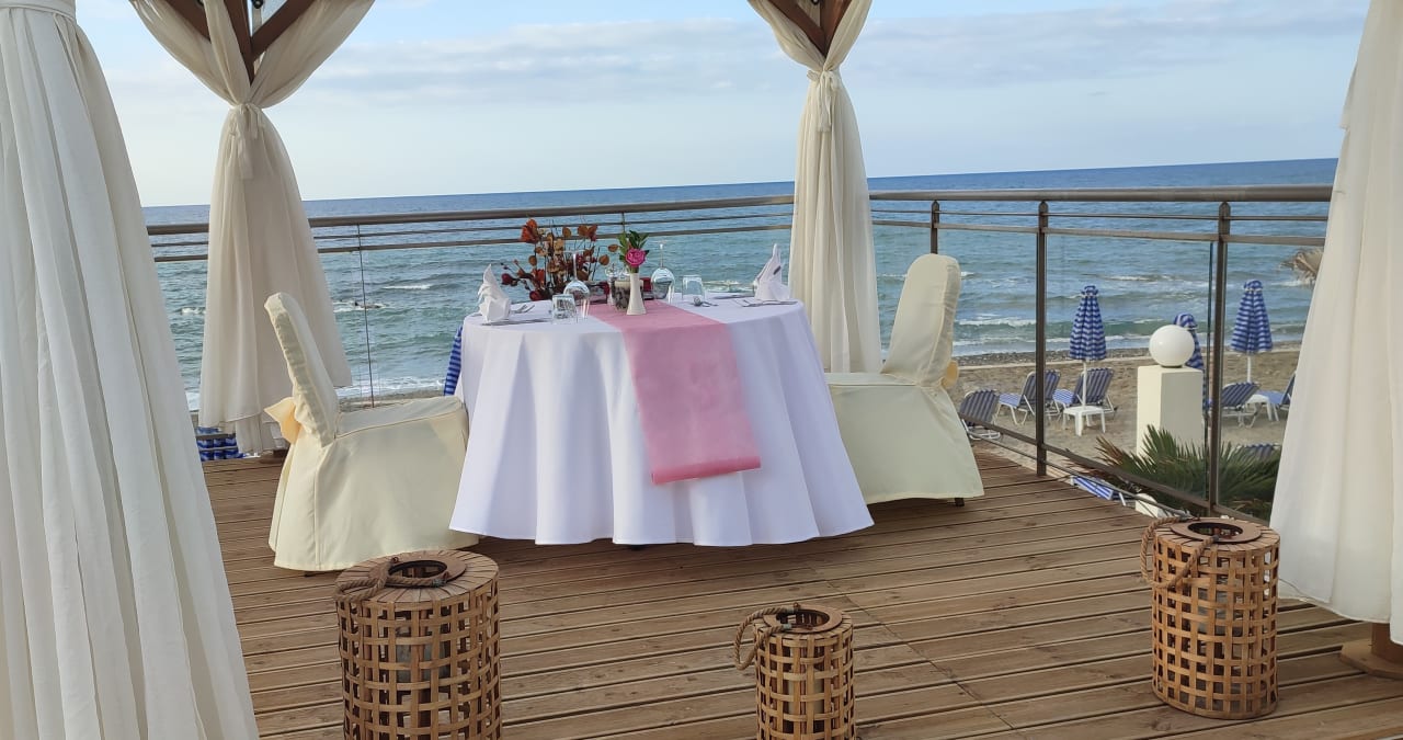 Strand Hydramis Palace Beach Resort