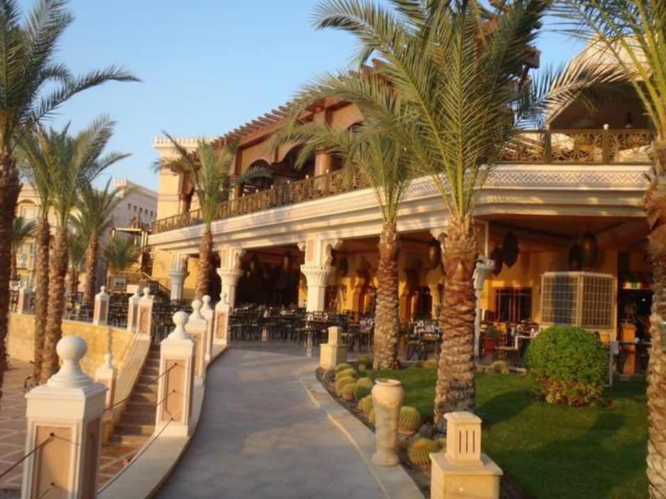 Entrance of from the garden Pickalbatros Palace Resort