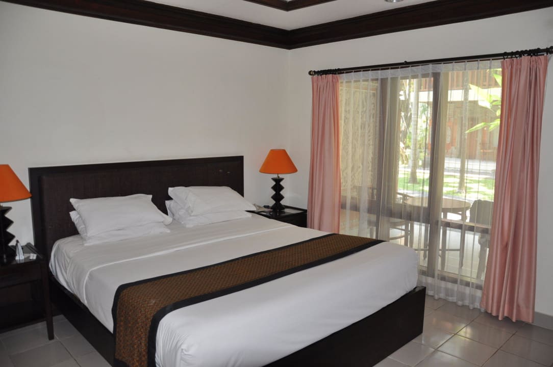 Bett Griya Santrian Beach Resort & Spa