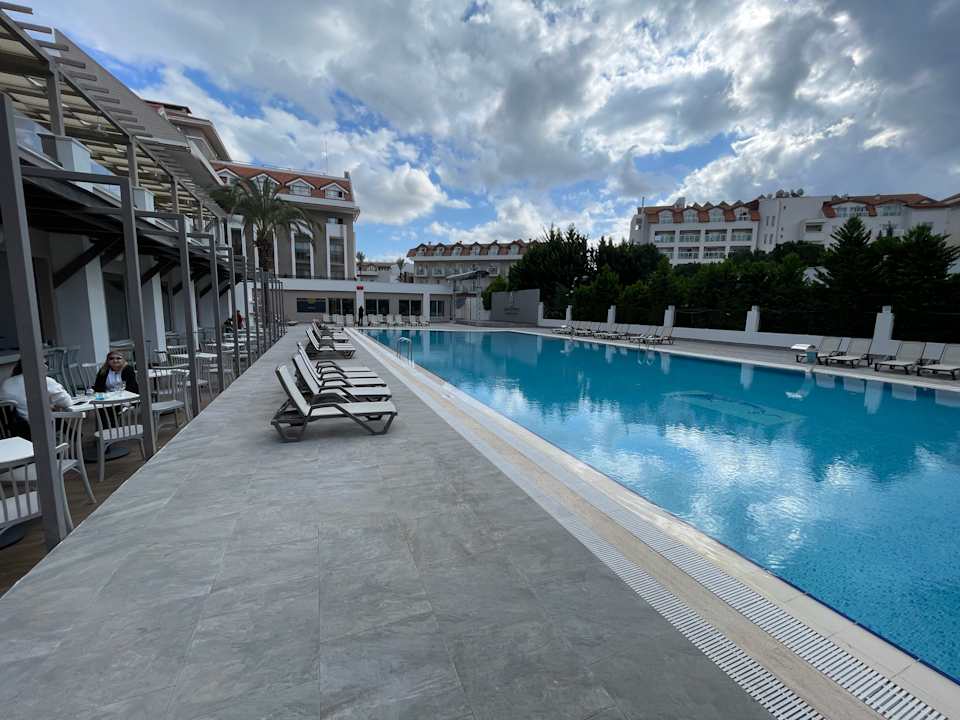 Pool Side Story Resort & Spa