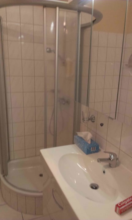 Dusche altGlowe Hotel Garni