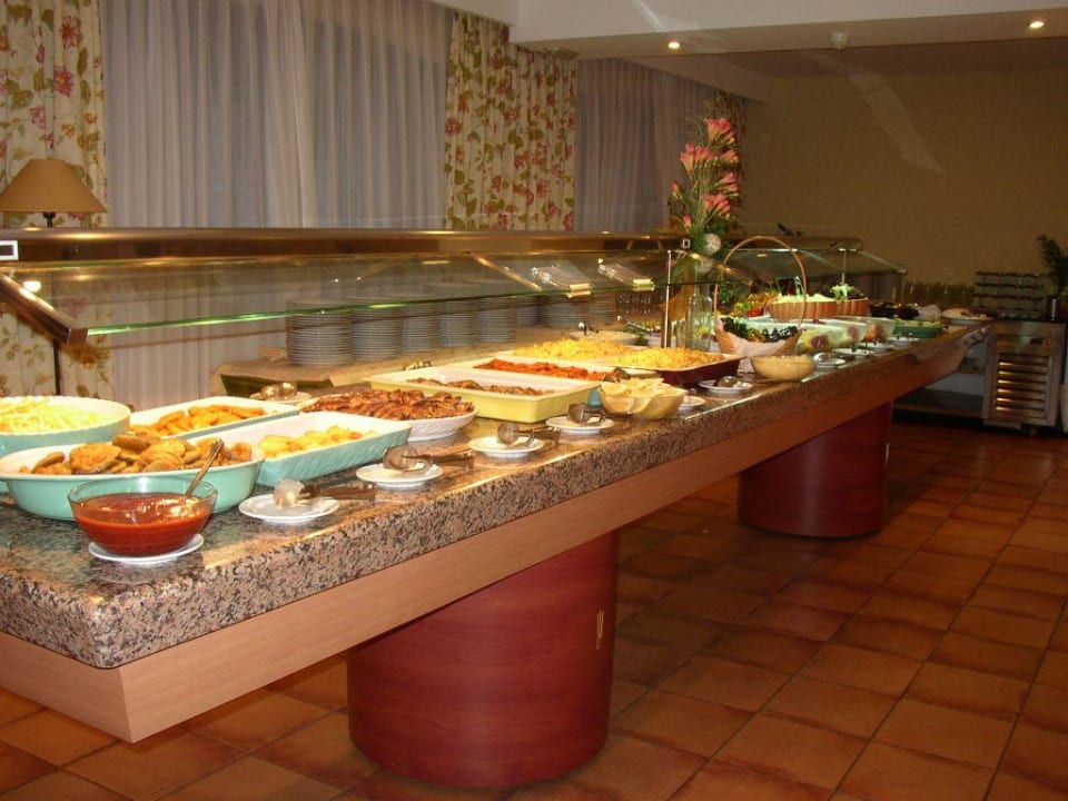 Buffet am Abend Ilunion Caleta Park