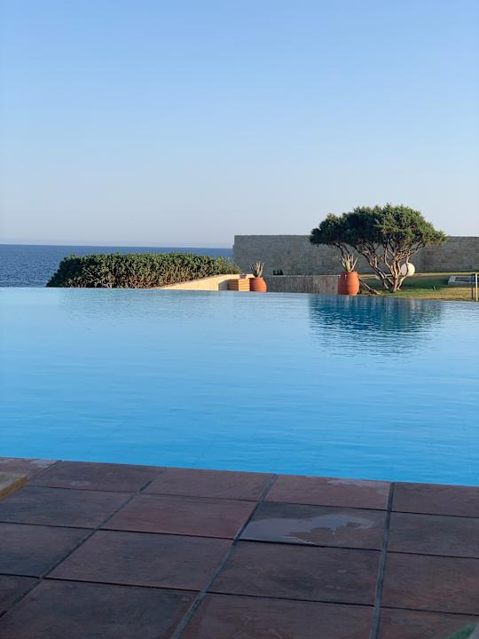 Gartenanlage Kakkos Beach Hotel