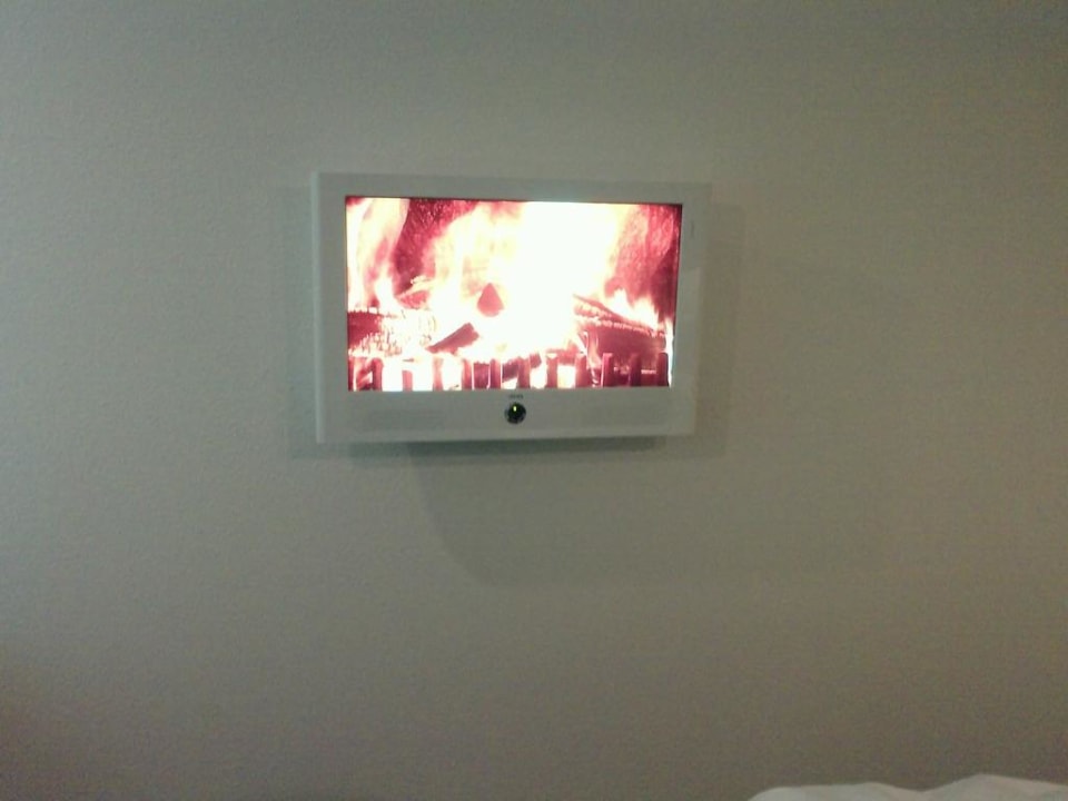 Fernseher Motel One Berlin-Bellevue